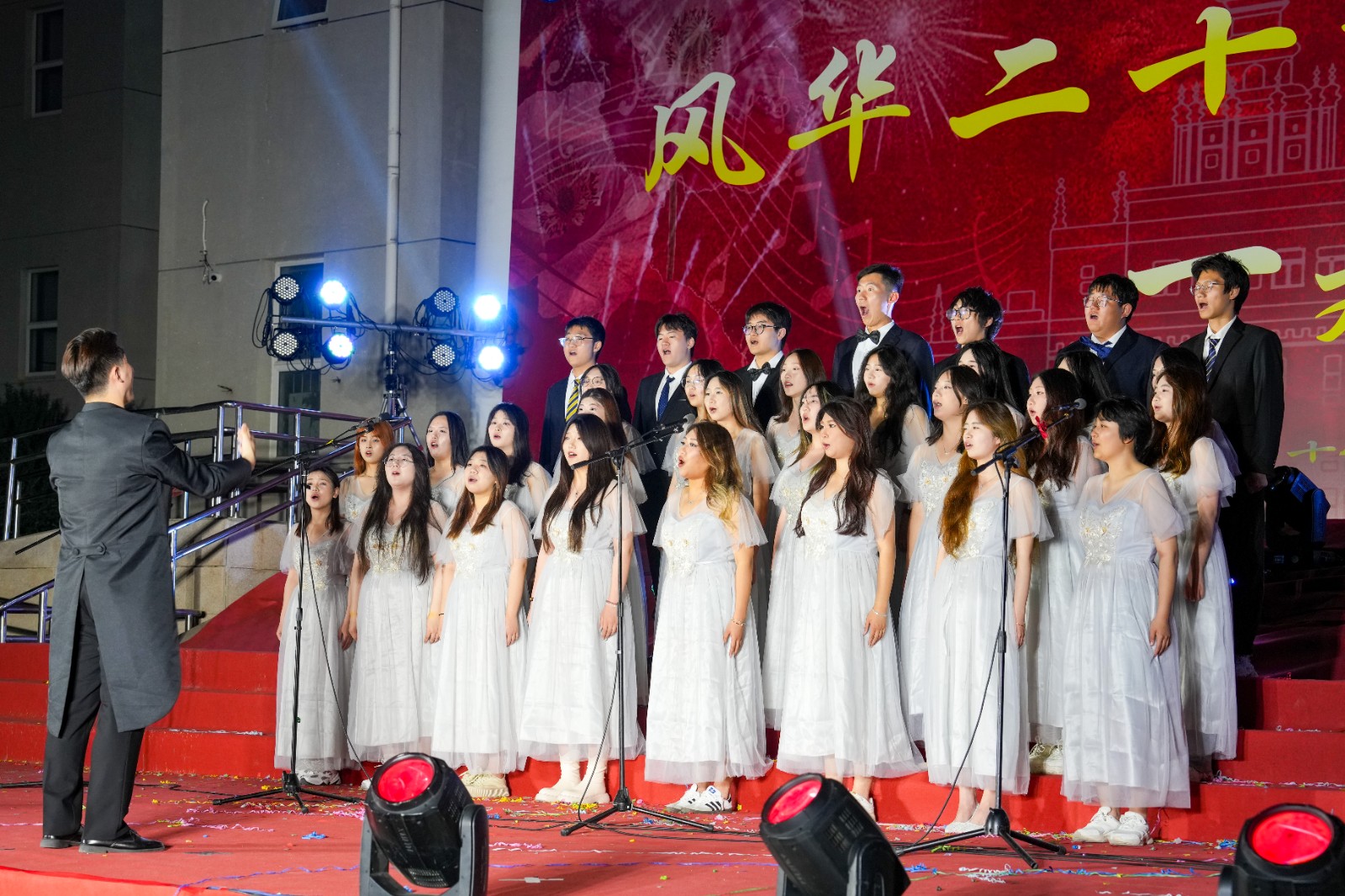 合唱团.jpg 合唱团.jpg