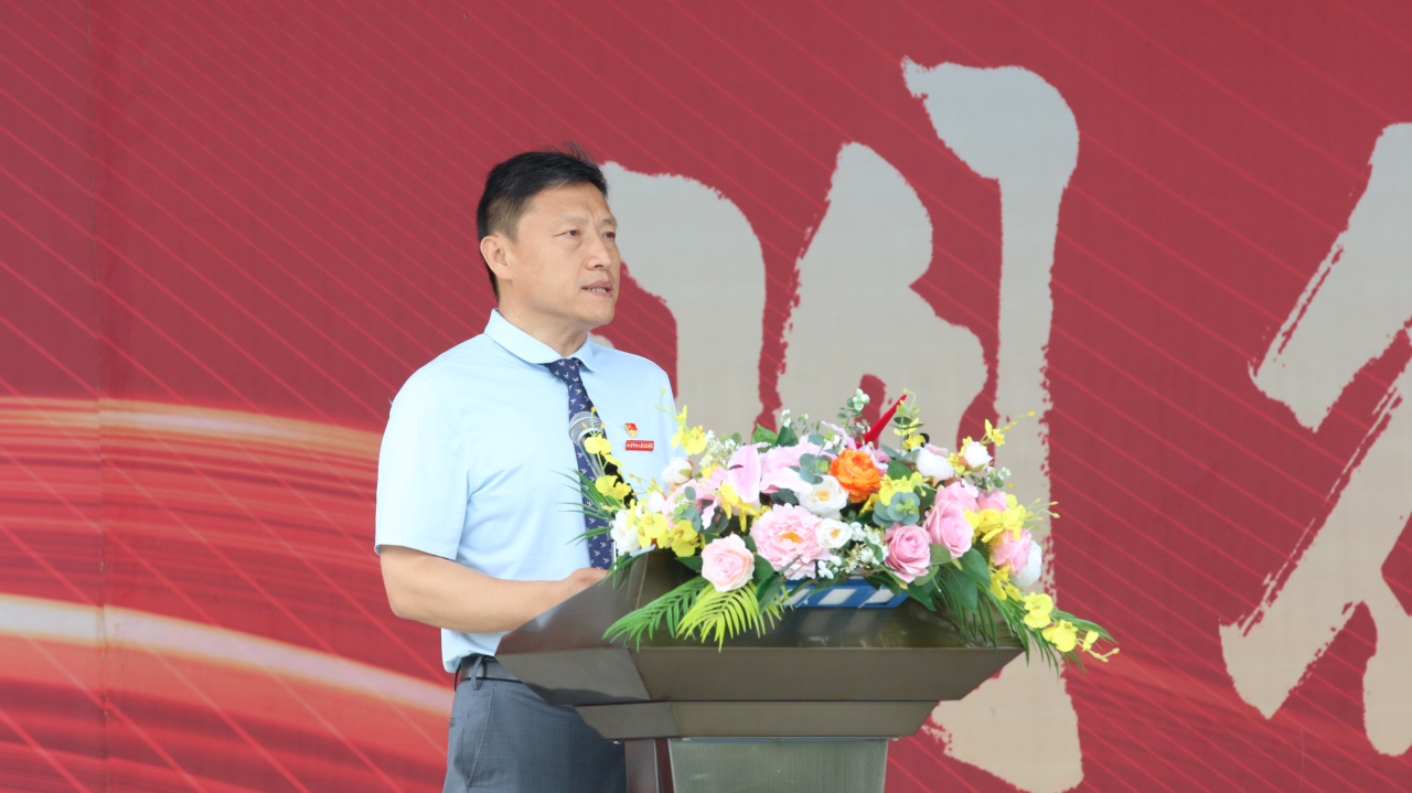 书记.jpg 书记.jpg