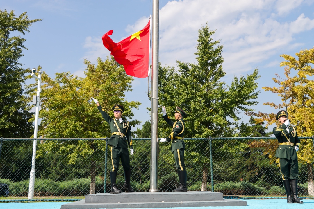 升国旗.jpg 升国旗.jpg